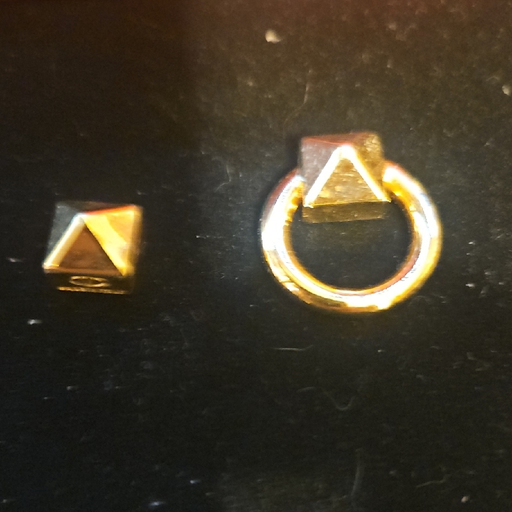 Valentino Garavani Black and Gold Stud Magnetic Ear Clip - Picture 4 of 7